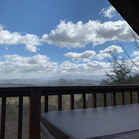 Sevierville Cabin With Private Hot Tub And Fireplace! Екстериор снимка