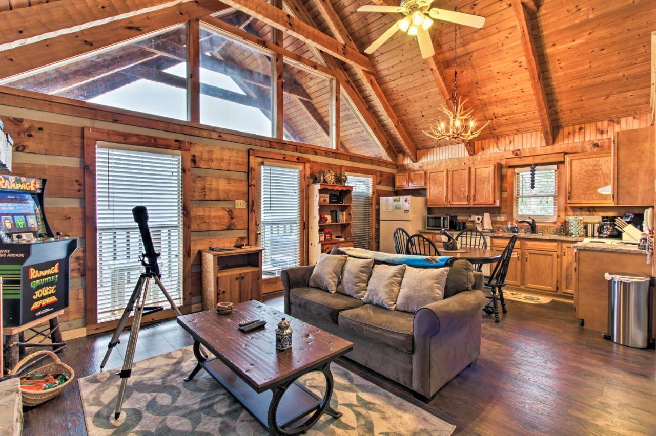 Sevierville Cabin With Private Hot Tub And Fireplace! Екстериор снимка