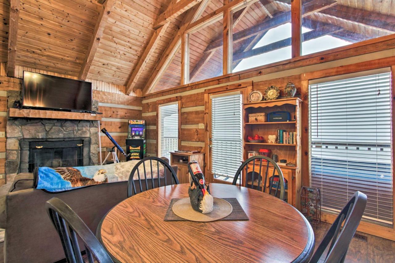 Sevierville Cabin With Private Hot Tub And Fireplace! Екстериор снимка