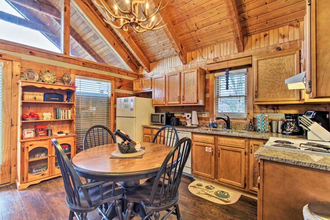 Sevierville Cabin With Private Hot Tub And Fireplace! Екстериор снимка