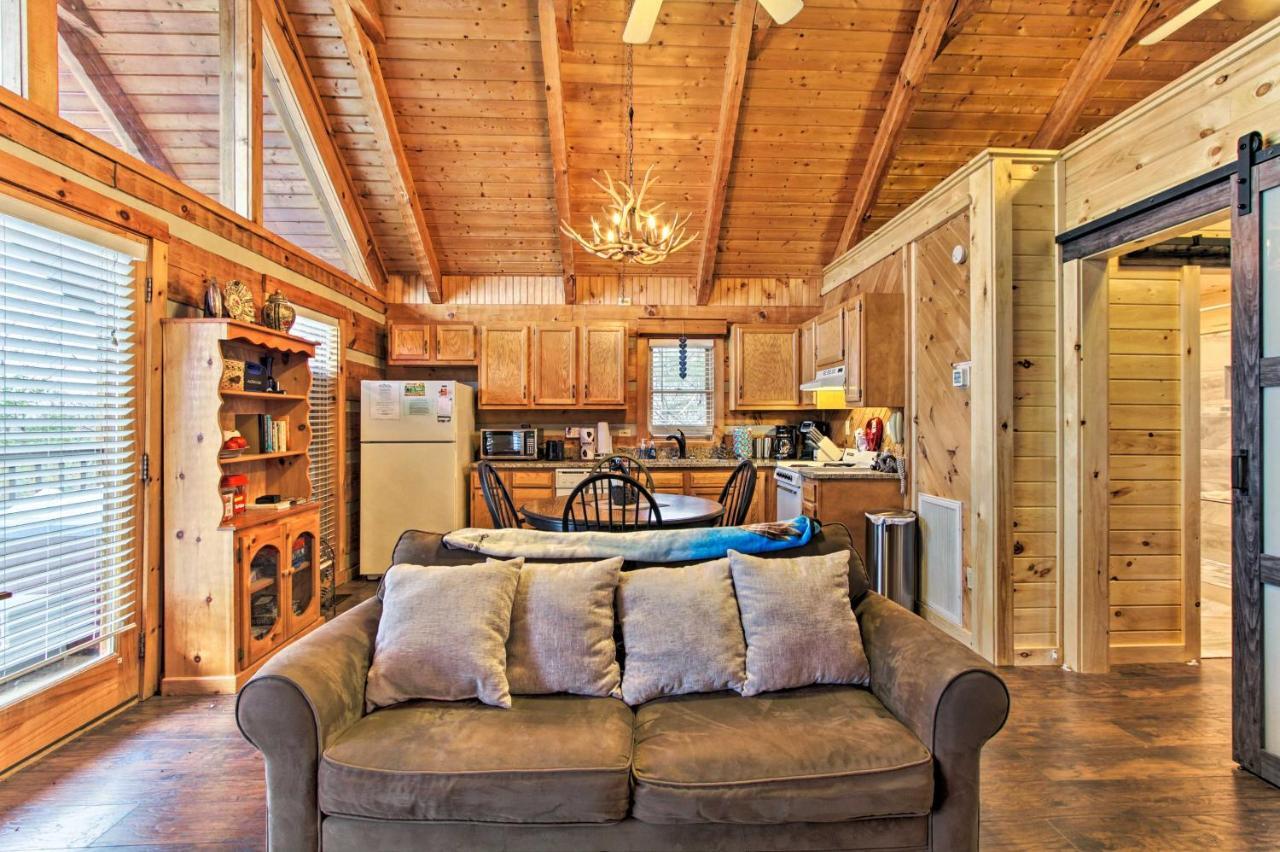 Sevierville Cabin With Private Hot Tub And Fireplace! Екстериор снимка