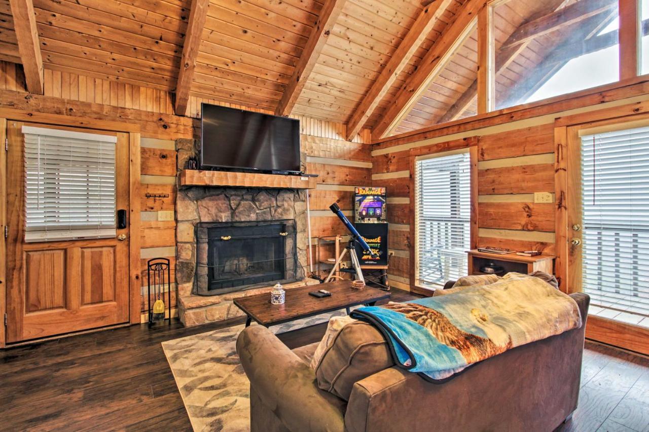 Sevierville Cabin With Private Hot Tub And Fireplace! Екстериор снимка